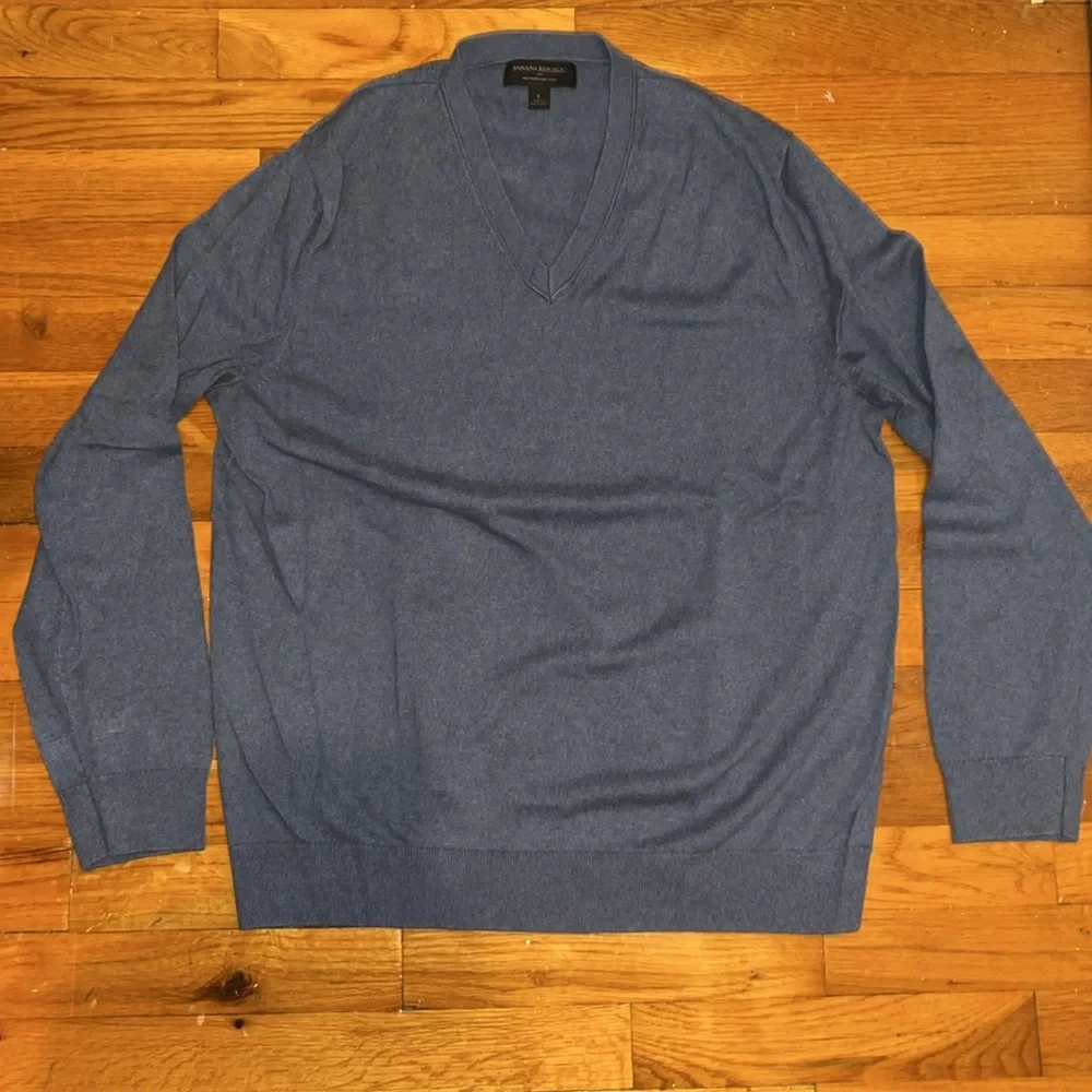 🌴⭐️ Banana Republic V Neck Sweater - EUC